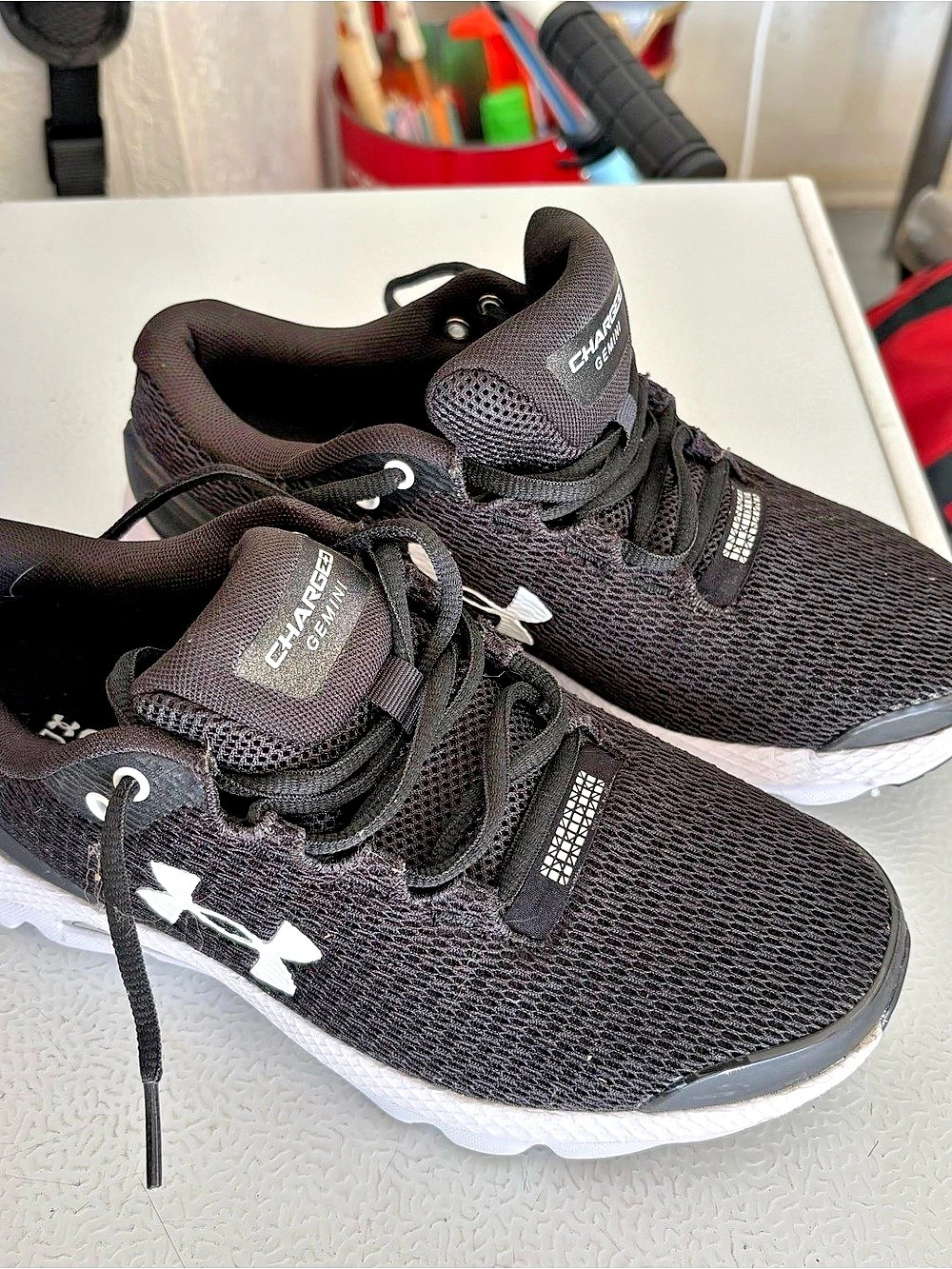 Under Armour Charged Assert 9 Youth US 6Y Black & White Sneakers